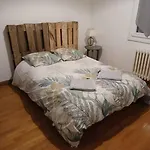 Maison Chaleureuse, Pour Famille, Amis, Ouvriers... * Château-Gontier