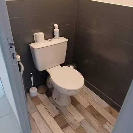 Maison Chaleureuse, Pour Famille, Amis, Ouvriers... * Château-Gontier