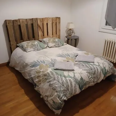 Maison Chaleureuse, Pour Famille, Amis, Ouvriers... * Château-Gontier