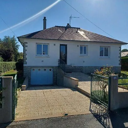 Maison Chaleureuse, Pour Famille, Amis, Ouvriers... * Chateau-Gontier