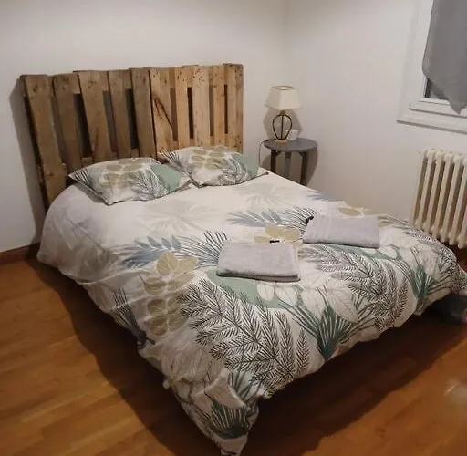 Maison Chaleureuse, Pour Famille, Amis, Ouvriers... * Château-Gontier